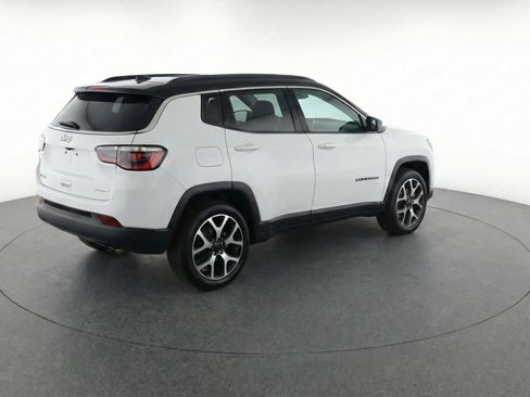 Used 2025 Jeep Compass Limited image 9