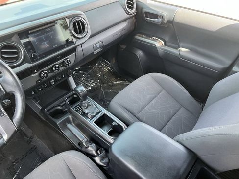 Used 2018 Toyota Tacoma TRD Off-Road w/ Technology Package RWD image 15