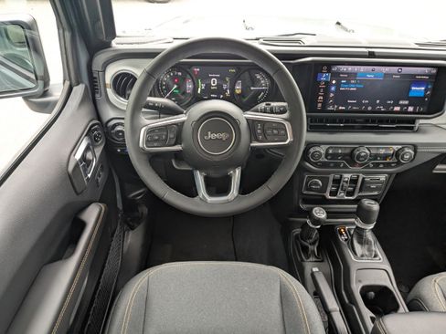 Used 2025 Jeep Wrangler Unlimited Sahara w/ Safety Group image 15