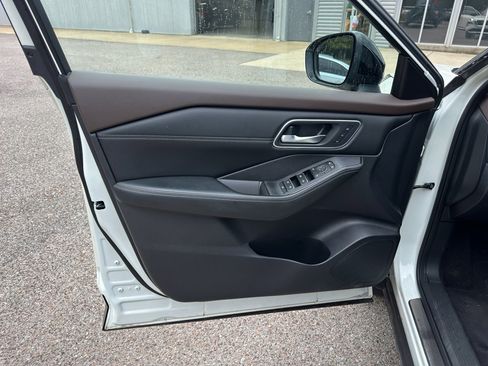 Certified 2023 Nissan Rogue Platinum w/ Platinum Premium Package image 9