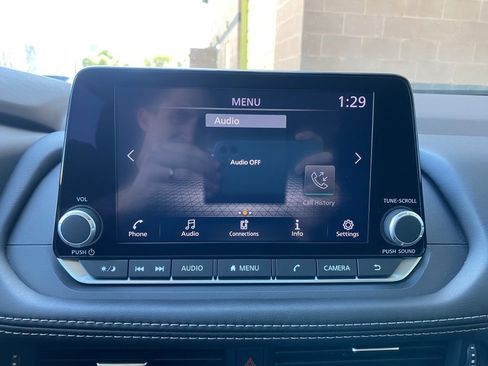 Used 2023 Nissan Rogue S image 39