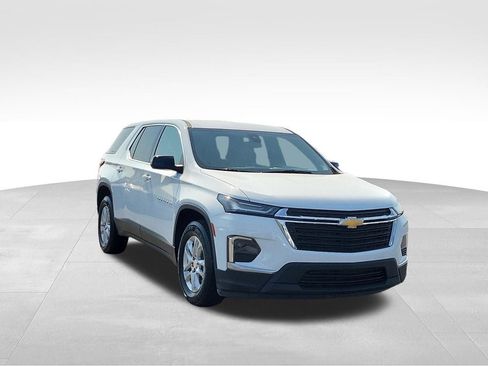 Used 2023 Chevrolet Traverse LS FWD image 1