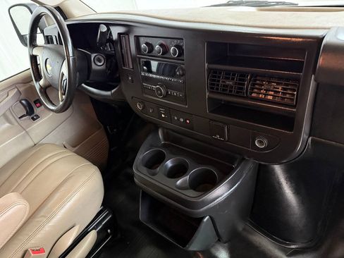 Used 2017 Chevrolet Express 2500 RWD image 40