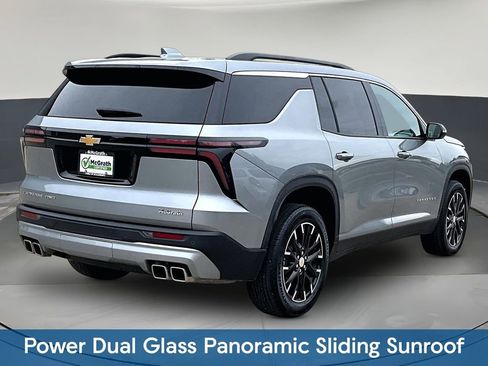 Used 2025 Chevrolet Traverse LT w/ Sun and Wheel Package AWD/4WD image 7
