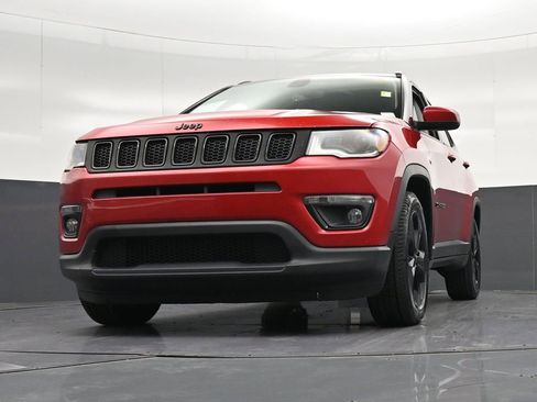 Used 2019 Jeep Compass Latitude FWD image 33