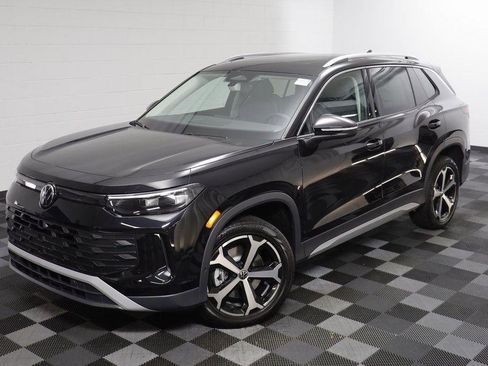 New 2026 Volkswagen Tiguan SE image 2