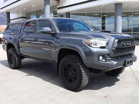 Used 2016 Toyota Tacoma TRD Sport w/ Premium & Technology Package AWD/4WD image 8