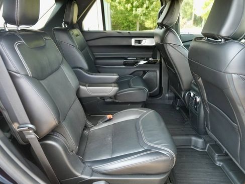 Used 2022 Ford Explorer ST w/ ST Street Pack image 10