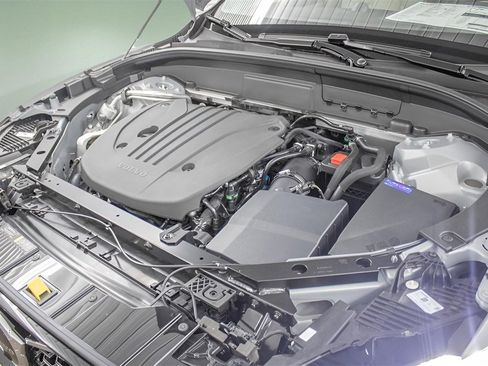 New 2025 Volvo XC60 B5 Ultra w/ Climate Package image 17
