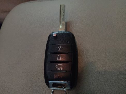 Used 2020 Kia Sorento LX FWD image 32