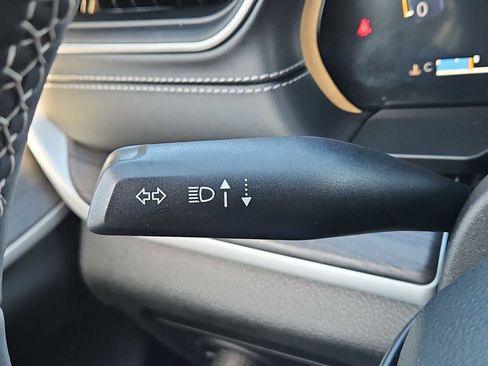 Used 2023 Jeep Grand Cherokee Limited image 26