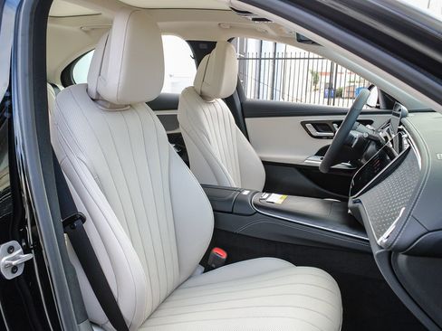 New 2026 Mercedes-Benz E 350 4MATIC Sedan image 16