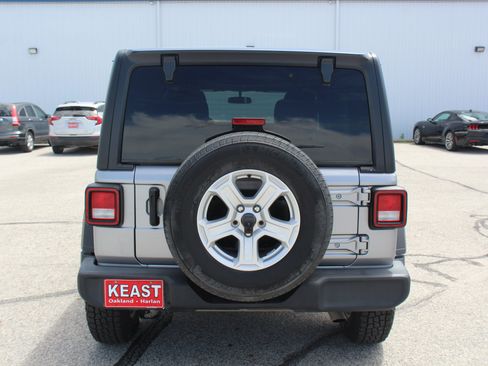 Used 2021 Jeep Wrangler Unlimited Sport AWD/4WD image 3