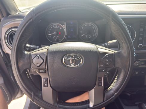 Used 2020 Toyota Tacoma TRD Off-Road w/ Technology Package image 12