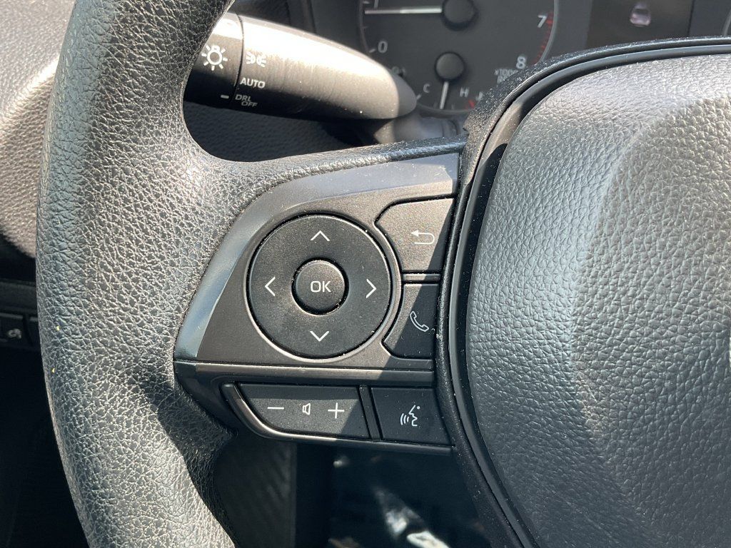 Used 2025 Toyota Corolla LE FWD image 21
