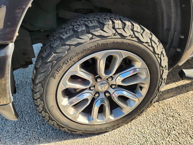 Used 2019 RAM 1500 Laramie AWD/4WD image 9