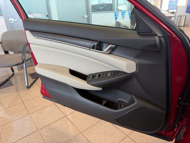 Used 2018 Honda Accord EX image 22
