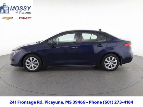 Used 2025 Toyota Corolla LE image 8