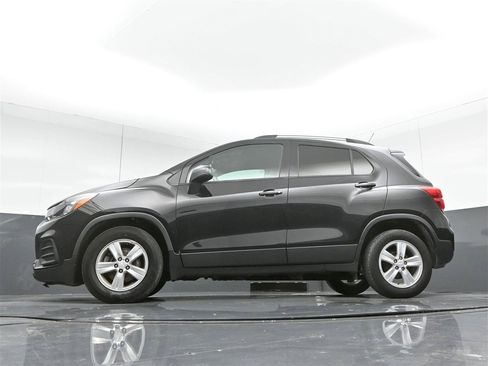 Used 2021 Chevrolet Trax LT w/ Driver Confidence Package FWD image 24