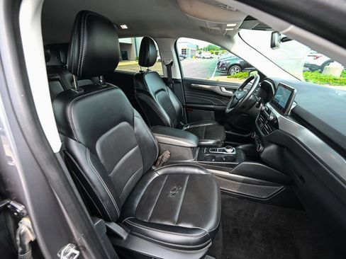 Used 2021 Ford Escape Titanium AWD/4WD image 25