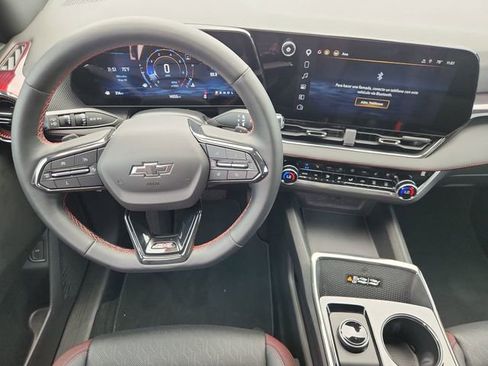 Used 2025 Chevrolet Equinox RS w/ Safety and Technology Package FWD image 11