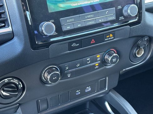 Used 2023 Nissan Frontier SV image 23