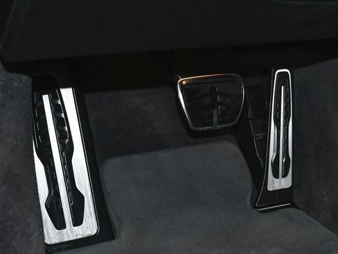 Used 2023 BMW i7 xDrive60 image 36