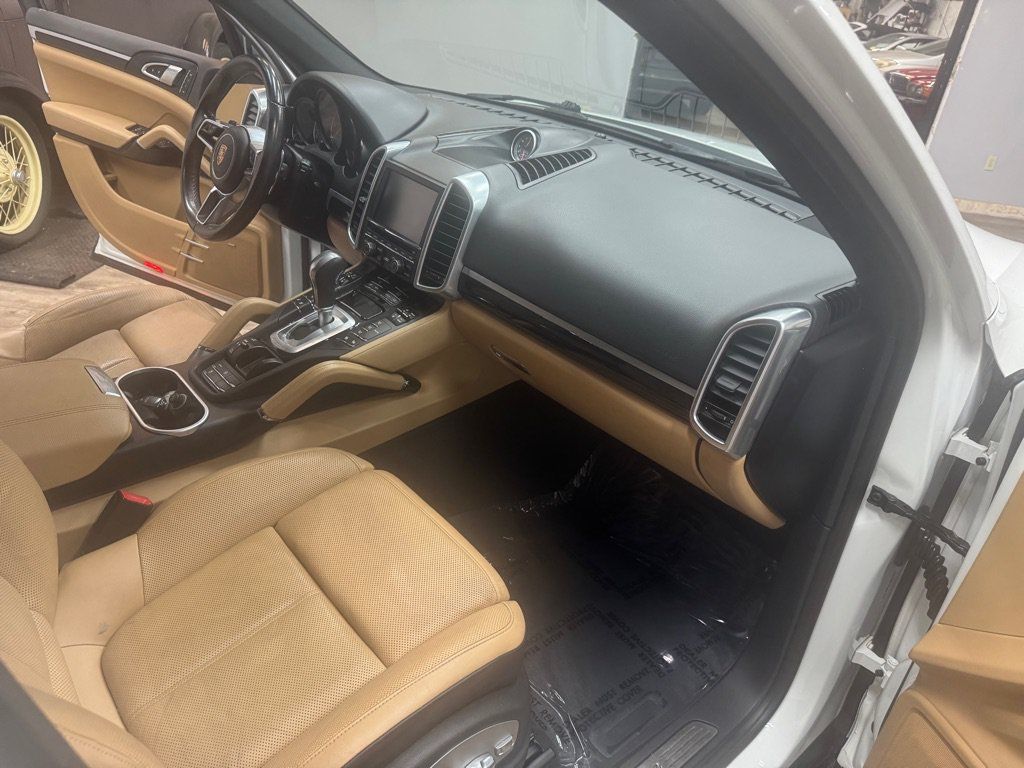 Used 2016 Porsche Cayenne AWD/4WD image 37
