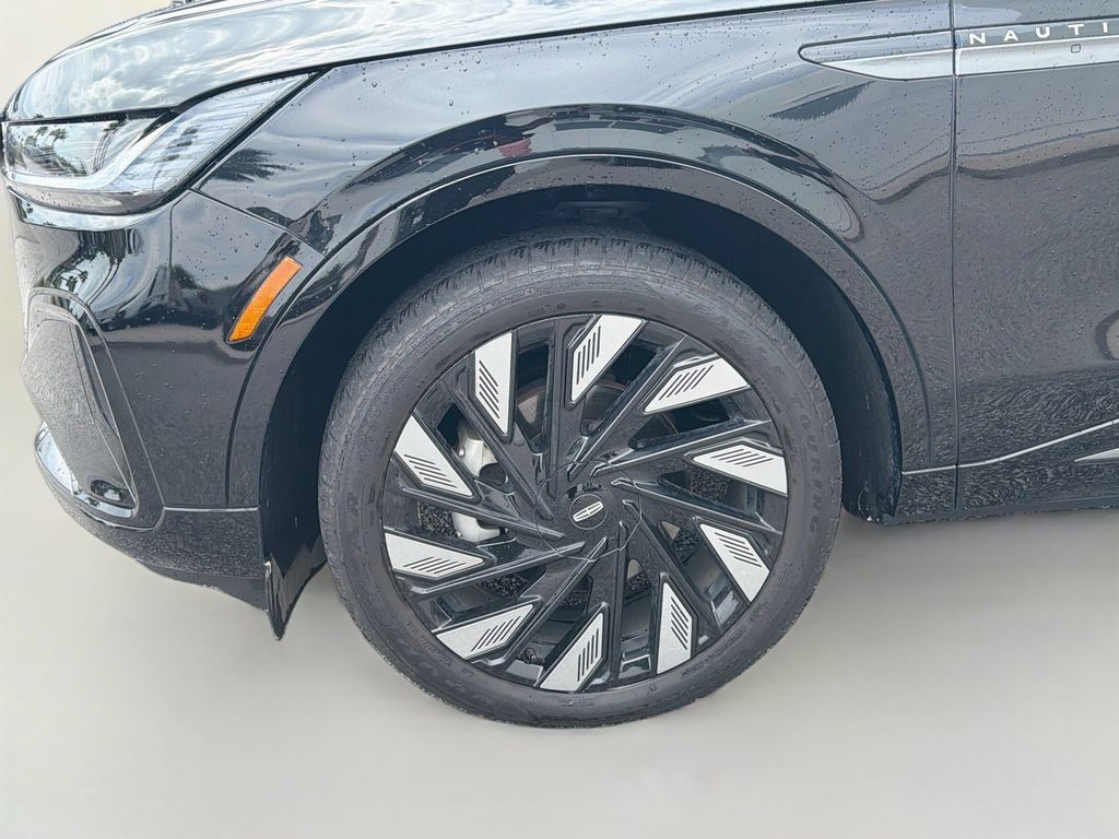 Used 2025 Lincoln Nautilus Reserve w/ Jet Appearance Package AWD/4WD image 33