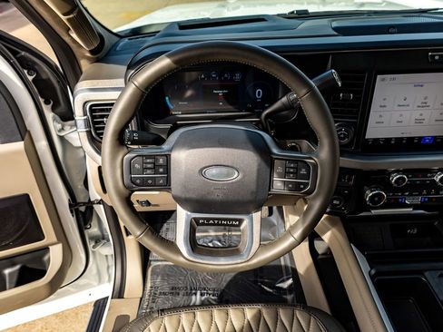 Used 2025 Ford F450 Platinum w/ Platinum Plus Package image 19