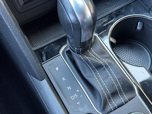 Used 2022 Volkswagen Atlas Cross Sport SE image 21