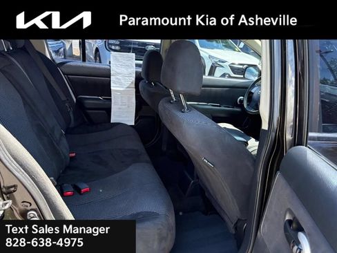 Used 2010 Nissan Versa Hatchback FWD image 18