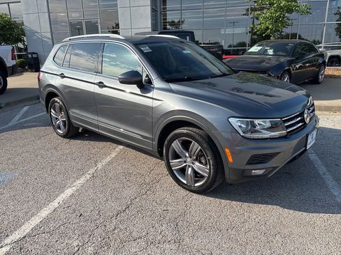 Used 2020 Volkswagen Tiguan SEL AWD/4WD image 35
