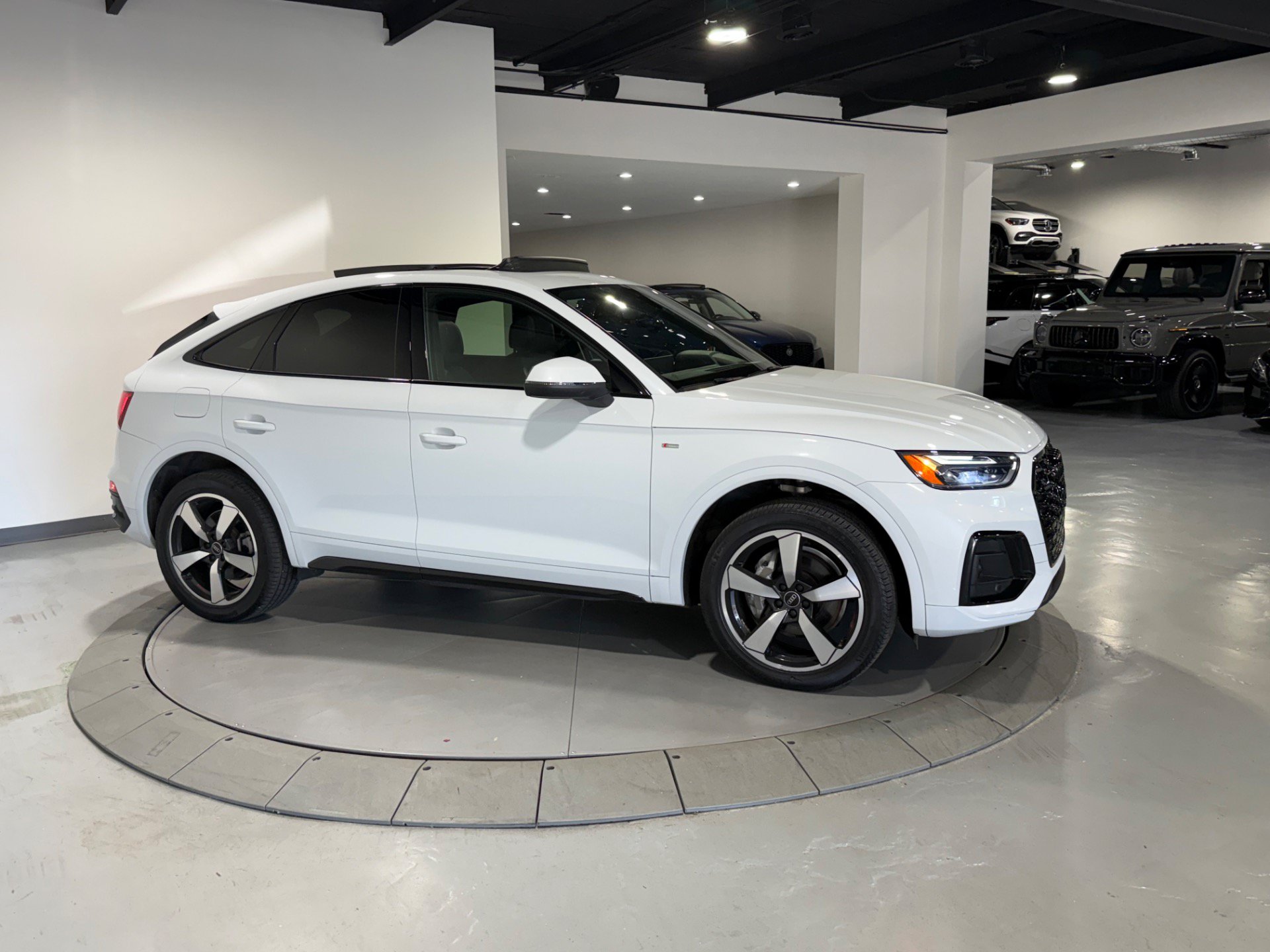 Used 2023 Audi Q5 2.0T Premium Plus w/ Premium Plus Package AWD/4WD image 9