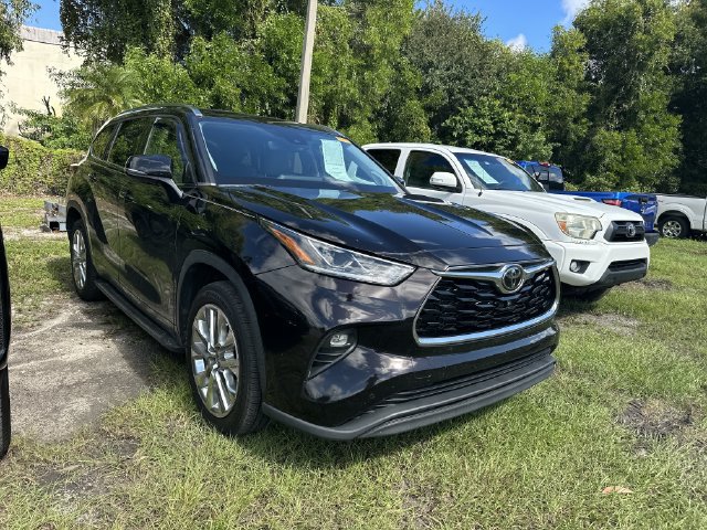 Used 2021 Toyota Highlander Limited FWD image 1