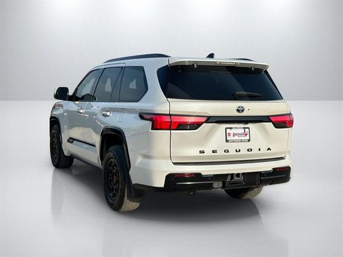 Used 2023 Toyota Sequoia Platinum image 7