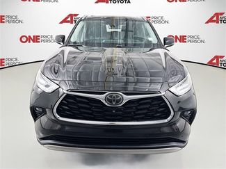 Used 2021 Toyota Highlander Platinum video 2