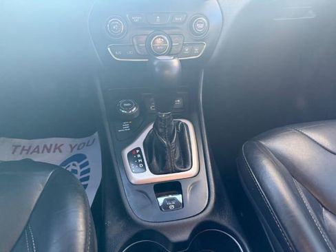 Used 2017 Jeep Cherokee Limited AWD/4WD image 21