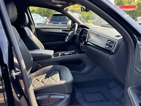 Certified 2024 Volkswagen Atlas Cross Sport SE AWD/4WD image 10