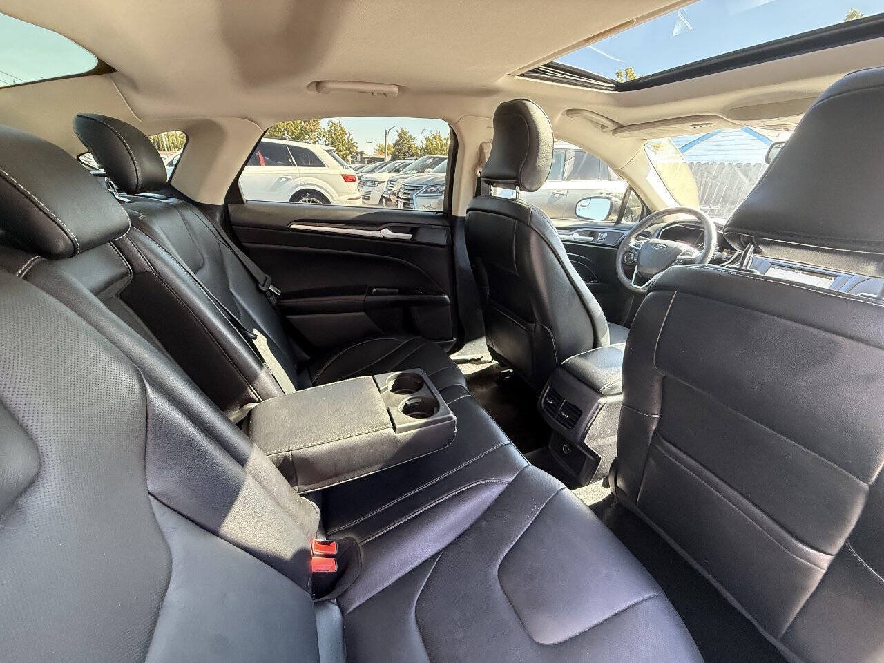 Used 2017 Ford Fusion Titanium FWD image 19