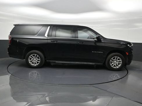 Used 2021 Chevrolet Suburban LT RWD image 7