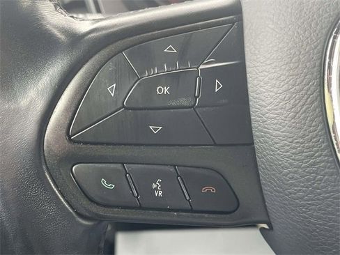 Used 2023 Dodge Challenger SXT image 17