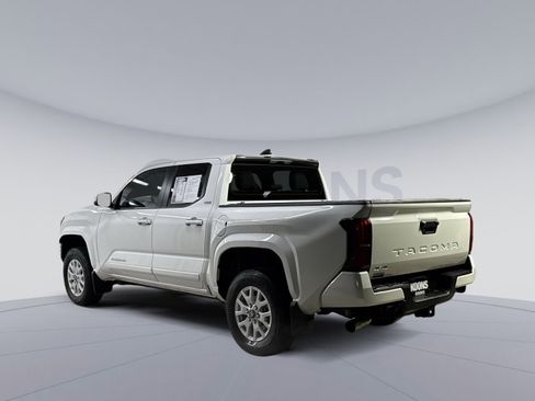Used 2025 Toyota Tacoma SR5 image 10