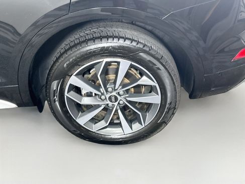 Used 2023 Audi Q5 2.0T Premium w/ Convenience Package AWD/4WD image 11
