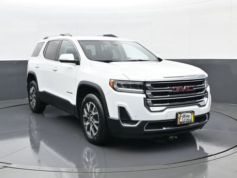 Used 2023 GMC Acadia SLE w/ Driver Convenience Package image 3