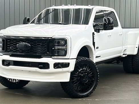 Used 2025 Ford F450 Platinum w/ FX4 Off-Road Package image 1