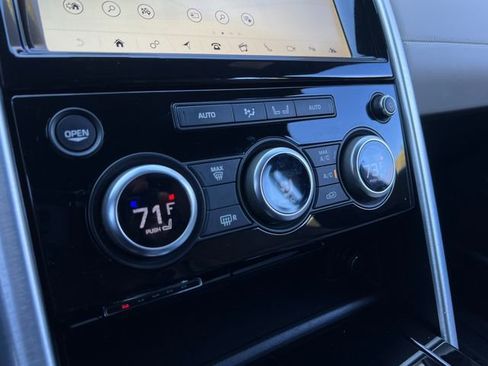 Used 2017 Land Rover Discovery HSE image 30