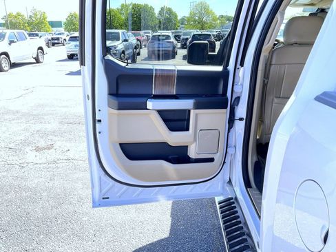Used 2017 Ford F150 Lariat w/ Equipment Group 502A Luxury AWD/4WD image 20