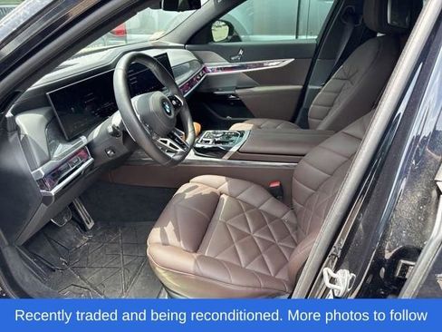 Used 2025 BMW 740i xDrive AWD/4WD image 2