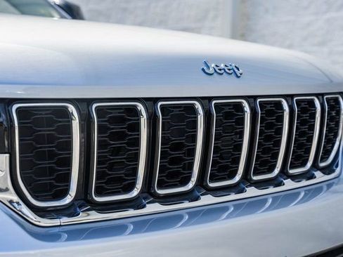 Used 2022 Jeep Grand Cherokee Limited 4xe image 22